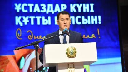 АУДАНДА ҰСТАЗДАР КҮНІ АТАЛЫП ӨТТІ 