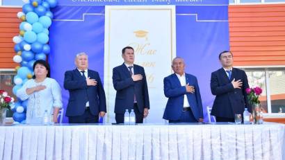 ОТЫРАР АУДАНЫНДА 11-СЫНЫПТЫҢ 848 ЖАС ТҮЛЕГІ МЕКТЕППЕН ҚОШТАСТЫ